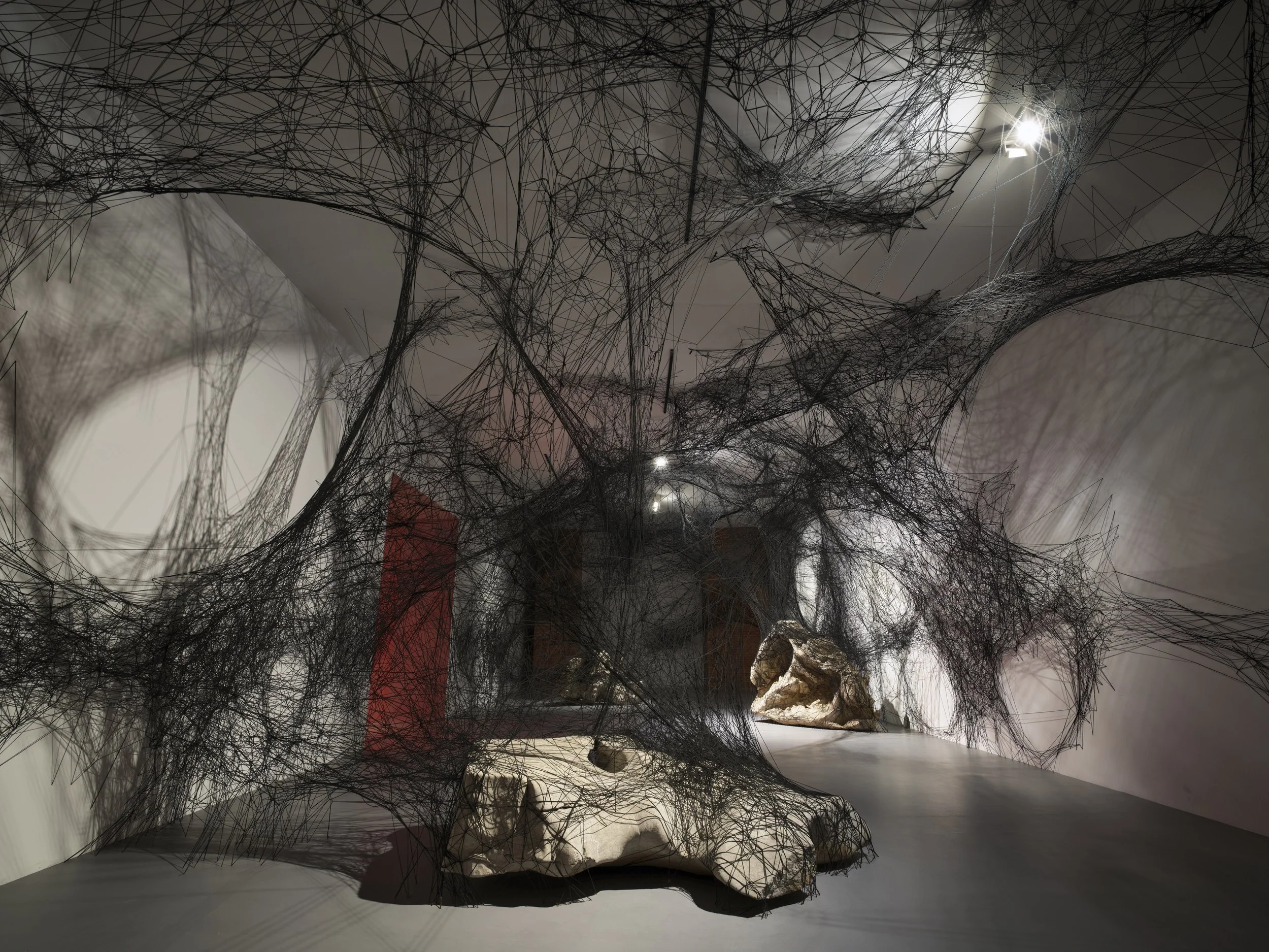 CHIHARU SHIOTA–塩田千春